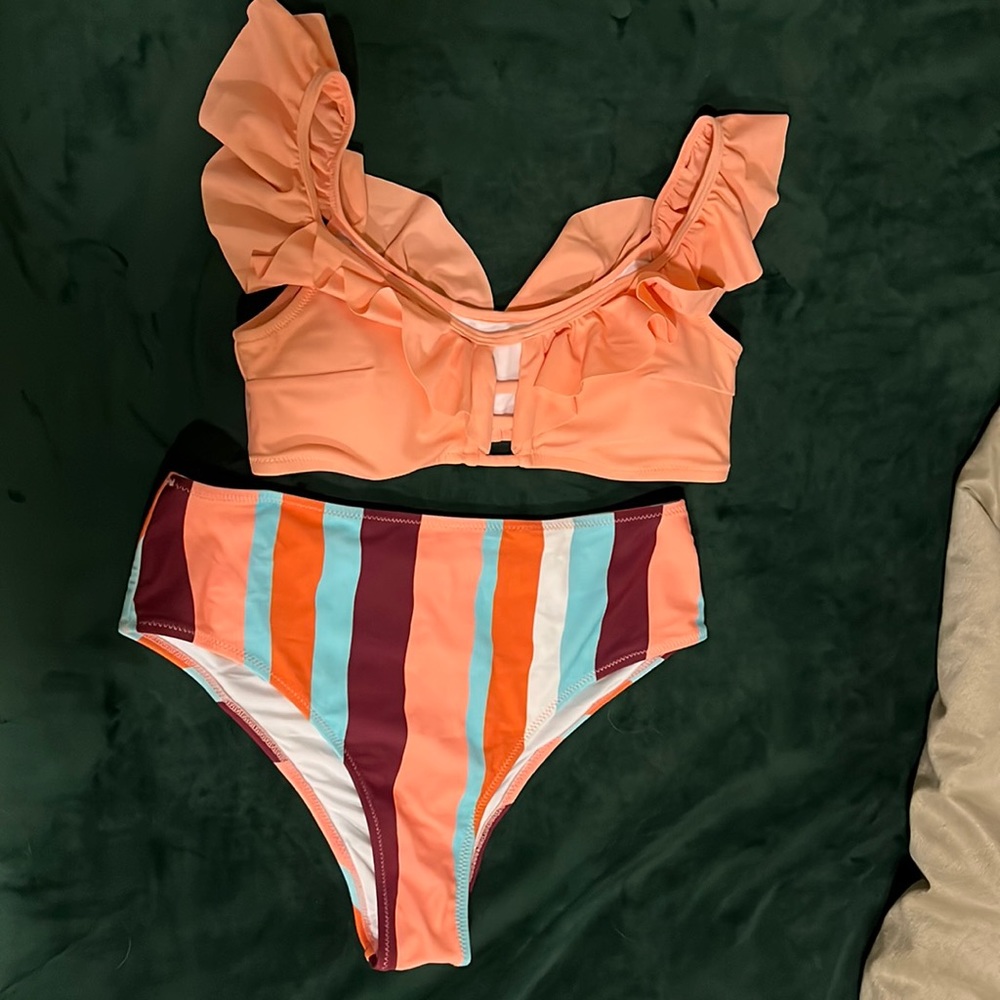 Cupshe Frilly Bikini Set